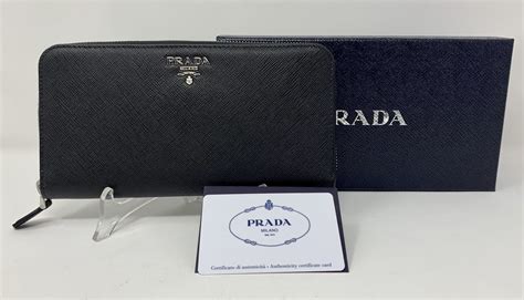 cartelle di coccodrillo prada|Nuova collezione di portafogli e portacarte Prada uomo su.